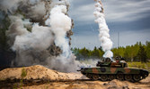 A Polish PT91 deploys its MBGD’s during Ex STEELE ANVIL